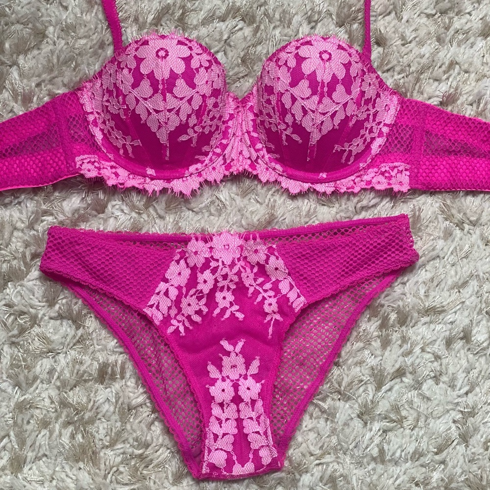 Victoria's Secret Lingerie Set Hot Pink Lace Bra & Underwear Fishnet Lace 32B XS
